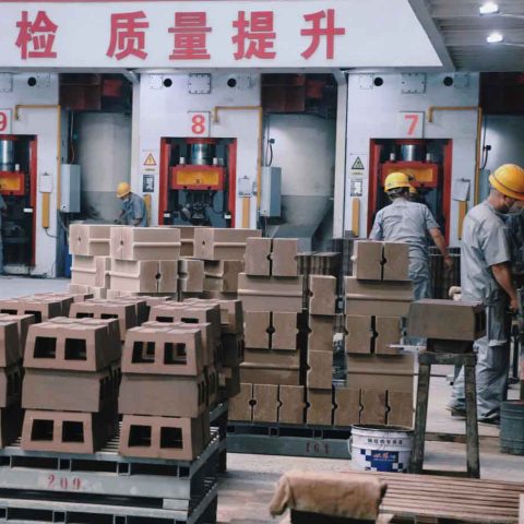 满冠体育耐材成型车间介绍
